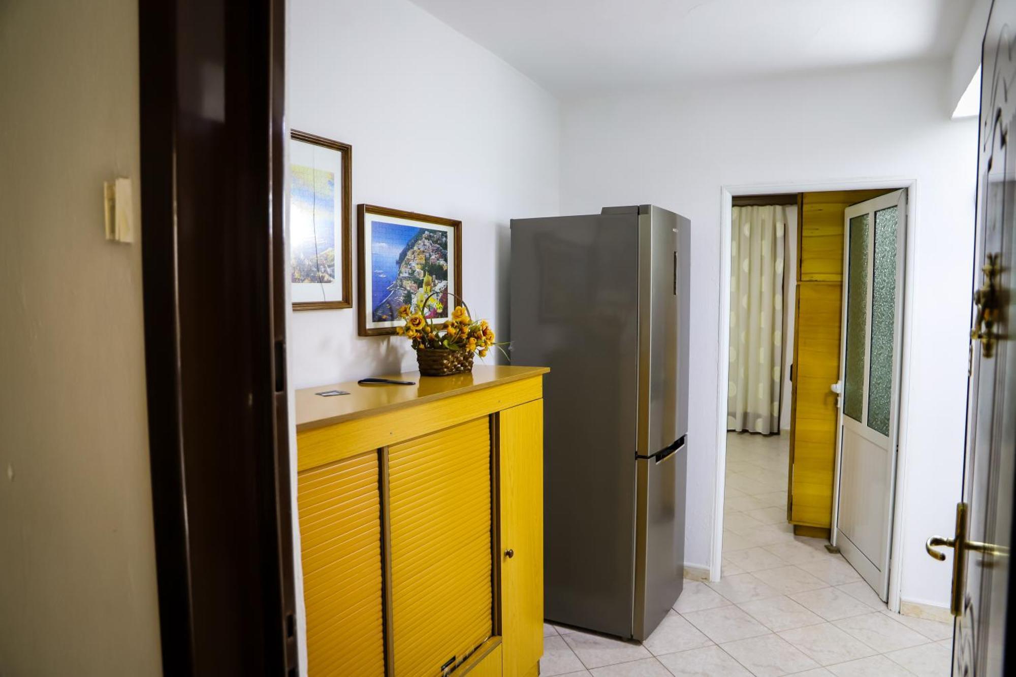 Lola'S Apartament Apartment Berat Exterior photo